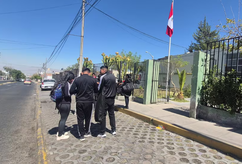 Postulantes denuncian irregularidades en proceso de admisión a escuela policial.
