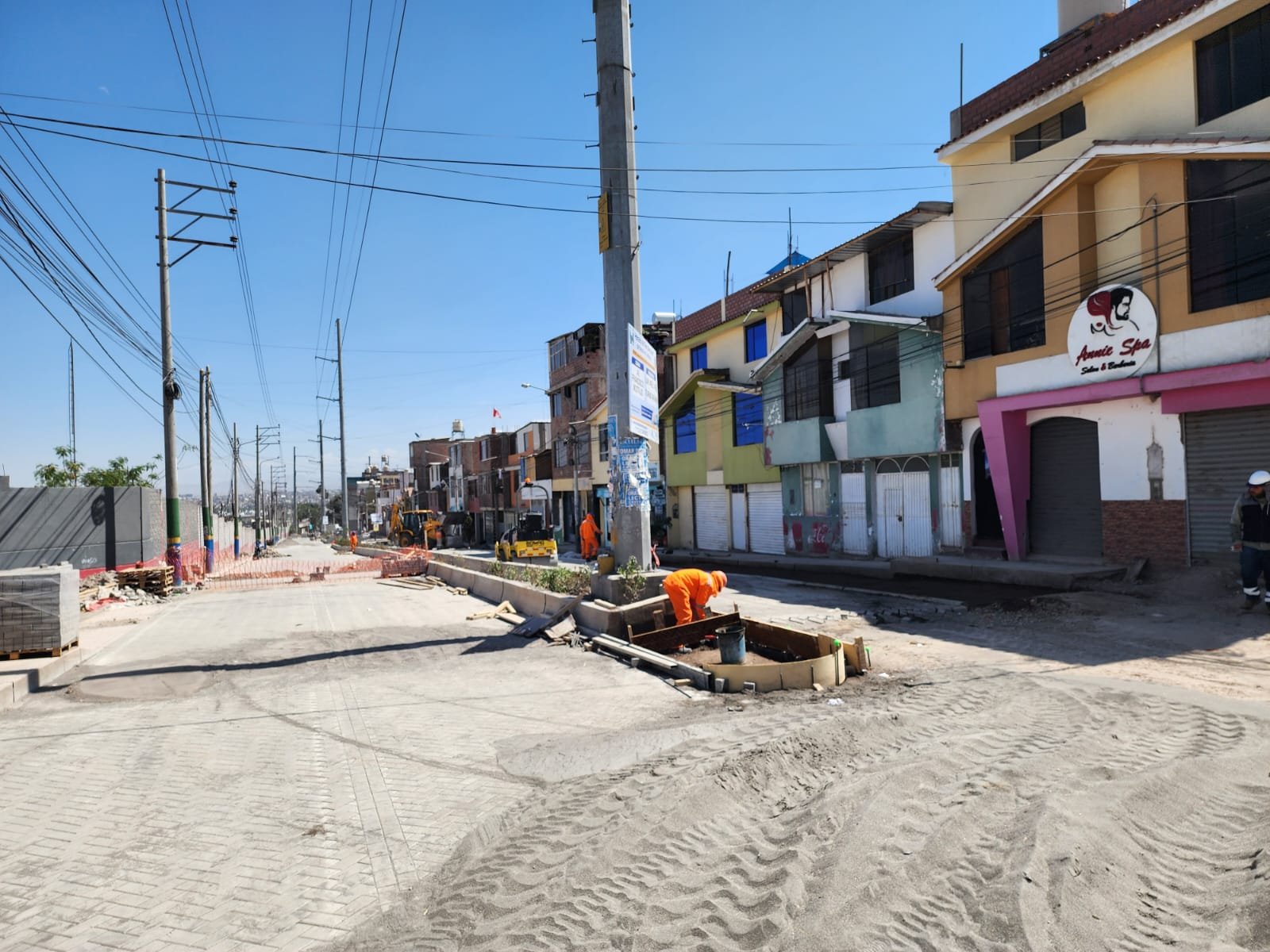 Aceleran los trabajos en la Av. Francisco Mostajo ante el inicio de PERUMIN 37.