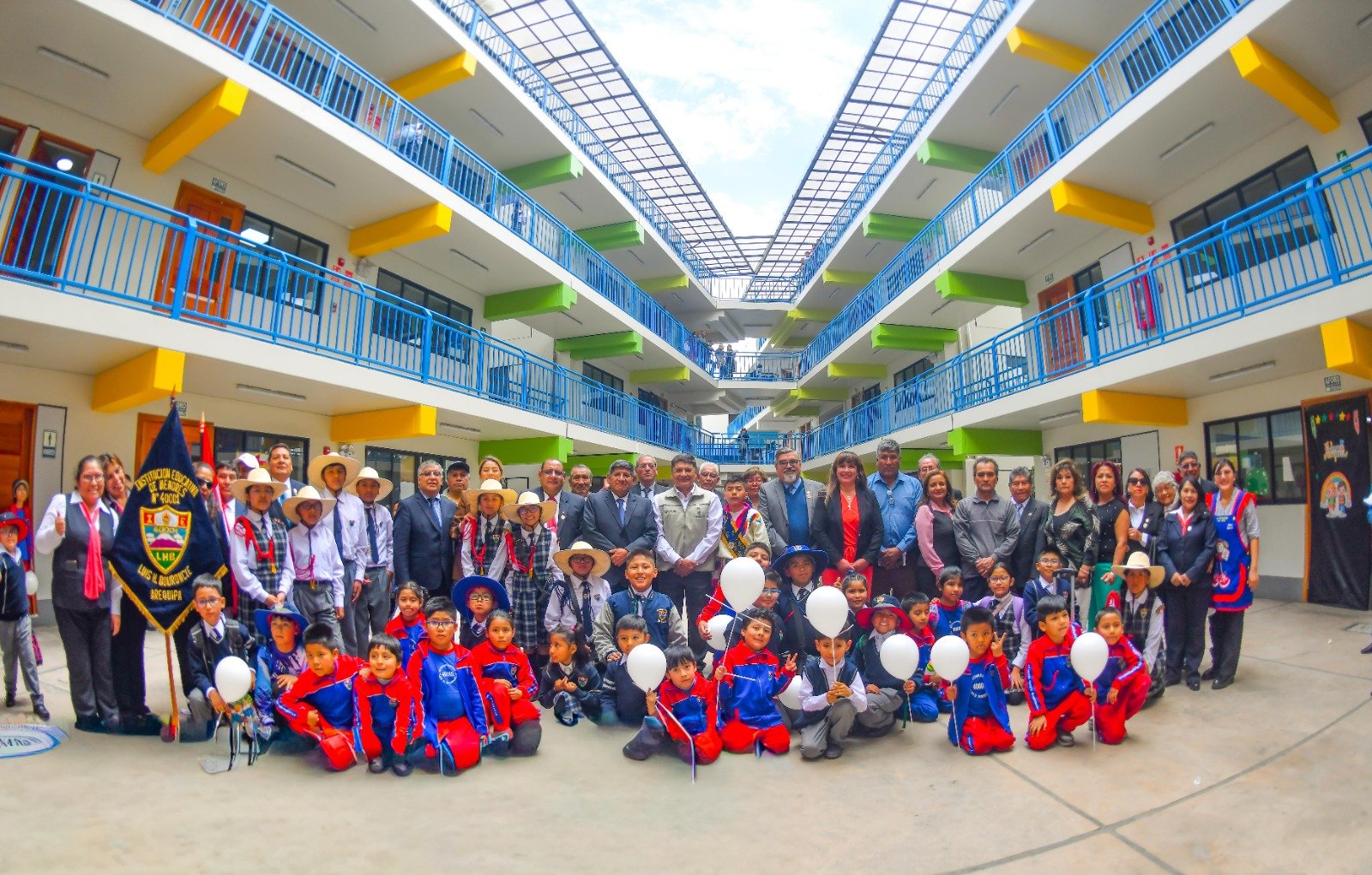 La Municipalidad de Arequipa inauguró moderna infraestructura en I.E. Luis H. Bouroncle y anuncia inversiones en más colegios.
