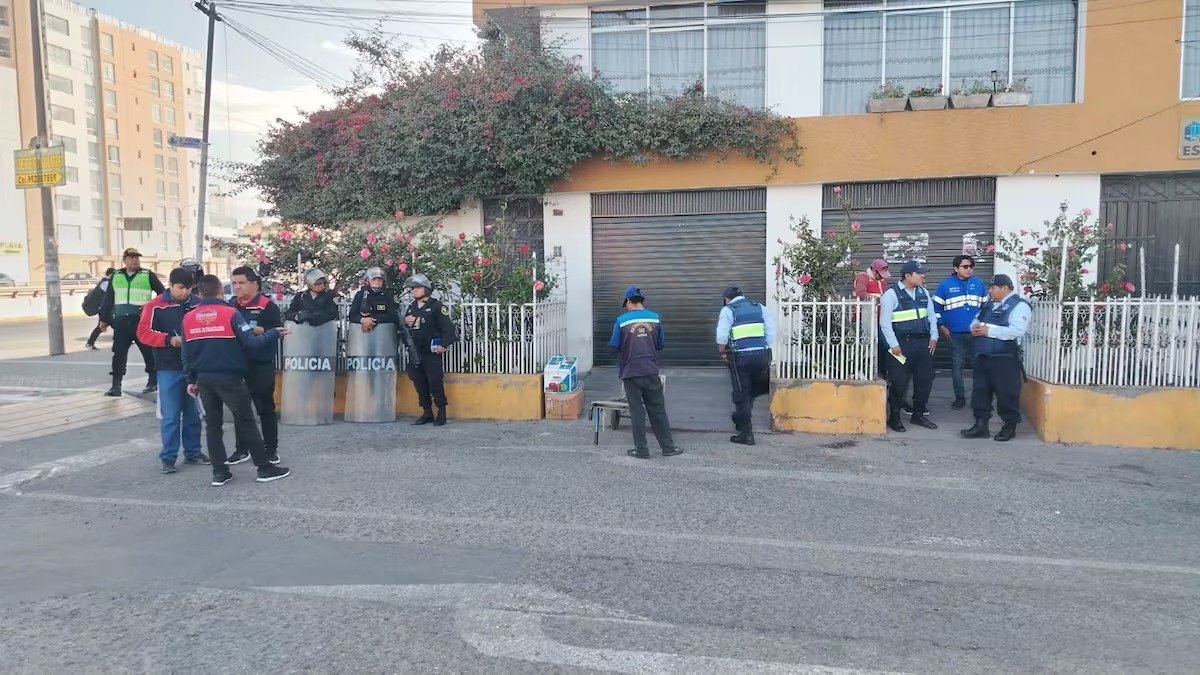 Clausuran dos terminales informales en José Luis Bustamante y Rivero durante operativo sorpresa