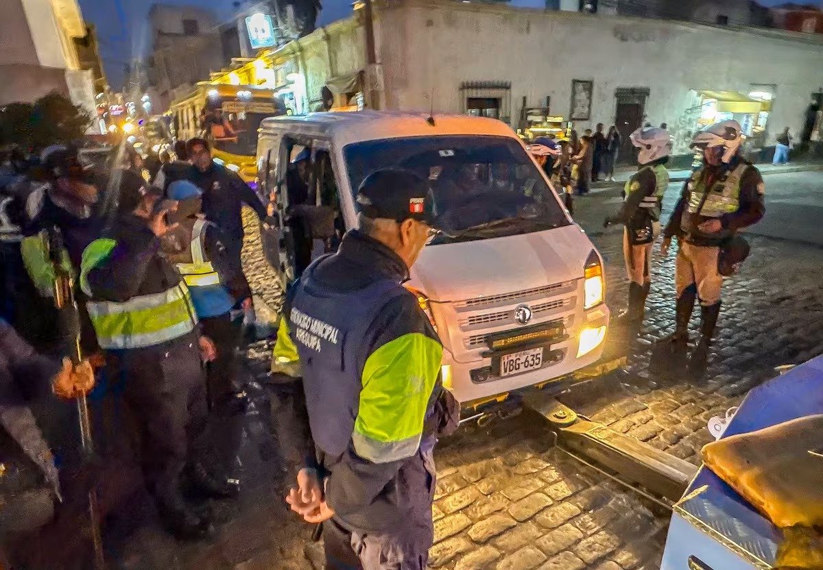 Municipalidad interna diez “loncheritas” por transporte informal en vías céntricas de Arequipa