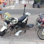 Mollendo: conductor en presunto estado de ebriedad impacta y daña dos motos policiales