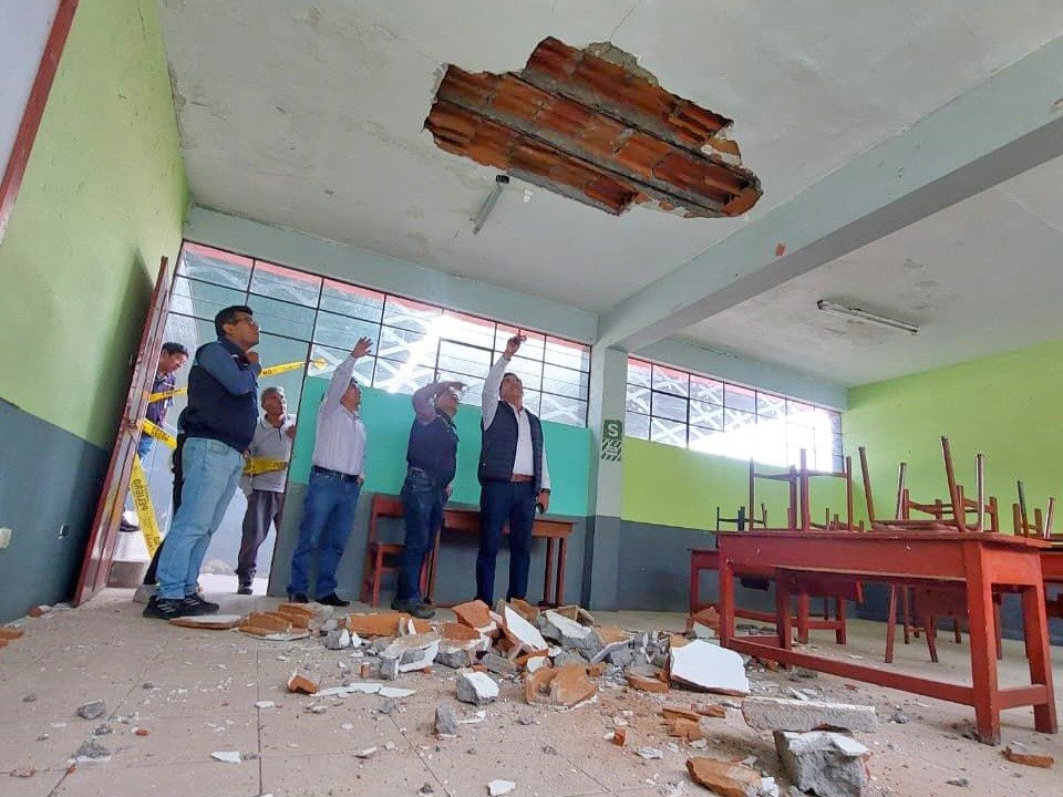 Municipalidad de José Luis Bustamante y Rivero solicita aulas prefabricadas al GRA para colegio José Olaya Balandra