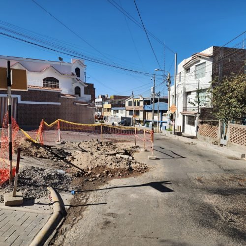 Vecinos de Socabaya denuncian filtraciones y cortes de agua por obras mal ejecutadas.