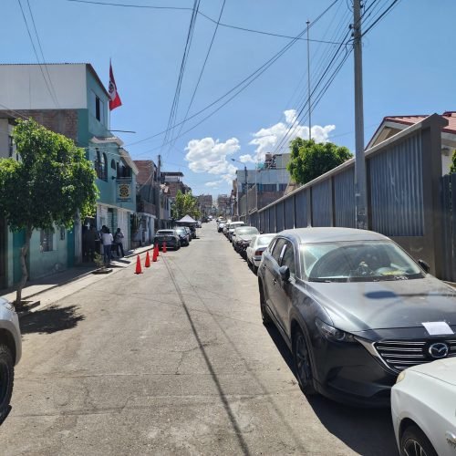Policía investiga a alférez por presuntamente manejar un robado.