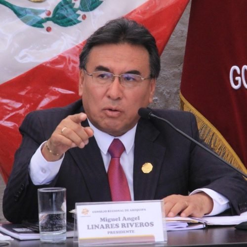 Consejero Linares advierte que el chat de la corrupción sería “el principio del fin” de la gestión de Rohel Sanchez.