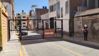 Conflicto vecinal en J. L. B. y R., por instalación de rejas ilegales.