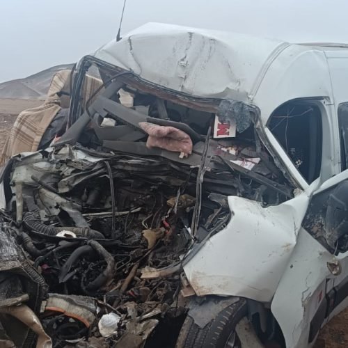 Cuatro viajeros mueren en choque de miniván contra una cisterna en Arequipa