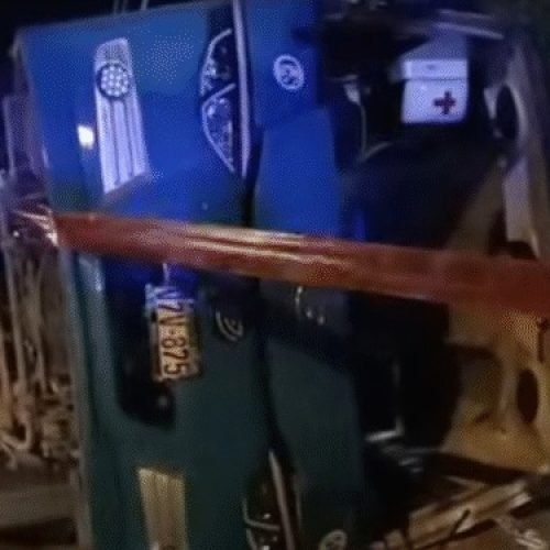 Characato: custer de servicio público volcó tras atropellar a peatón