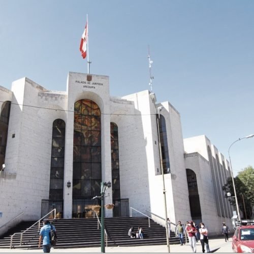 Dictan prisión preventiva a extranjero acusado de acuchillar a joven en Arequipa para robarle el celular