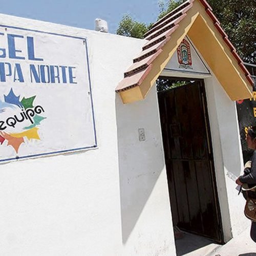 Más de cien colegios de la UGEL Norte siguen sin saneamiento físico legal