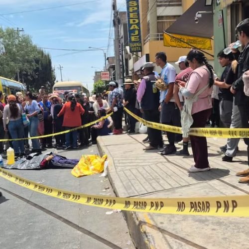 Adulto mayor fallece tras caer a la vía y ser atropellado por unidad del SIT