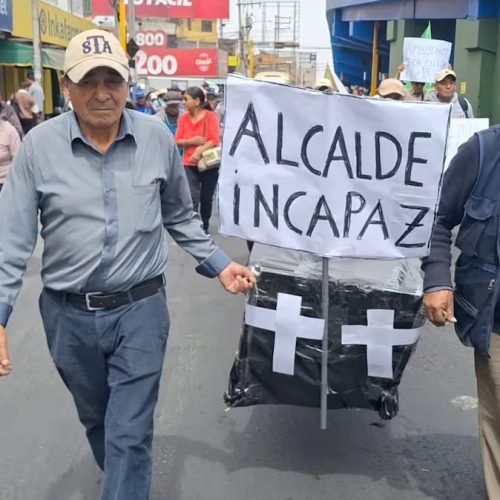 Comerciantes marchan para exigir orden en la plataforma Avelino Cáceres