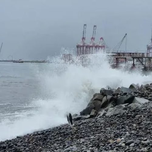 Oleajes anómalos provocan el cierre de puertos y caletas en el litoral de Arequipa