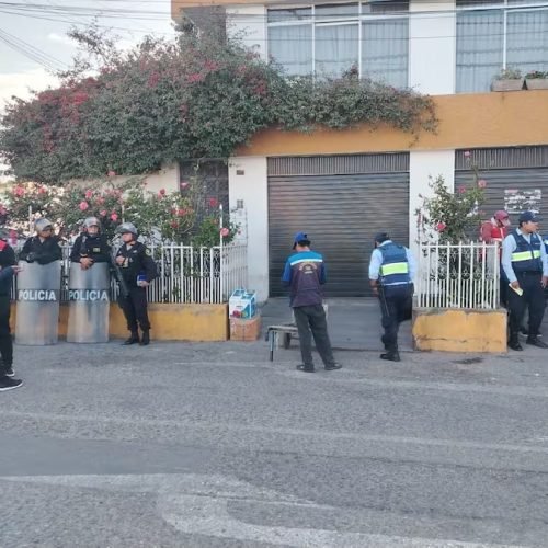 Clausuran dos terminales informales en José Luis Bustamante y Rivero durante operativo sorpresa