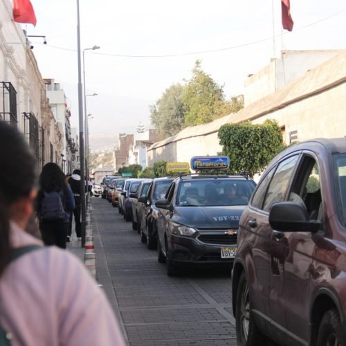 Plantean ordenanza para implementar códigos QR en taxis con Setare