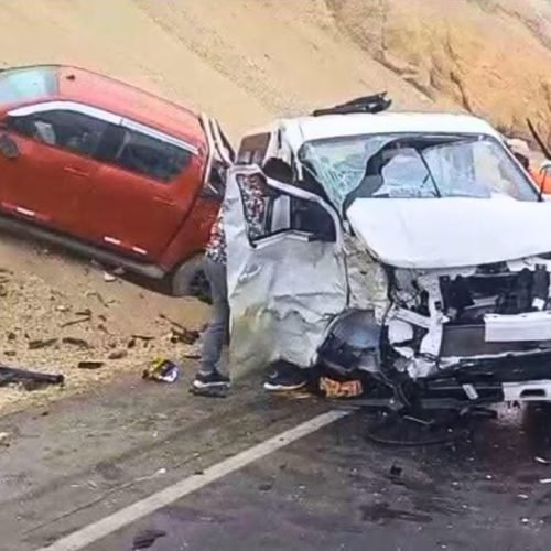 Accidente frontal en la Panamericana Sur deja dos heridos en Camaná