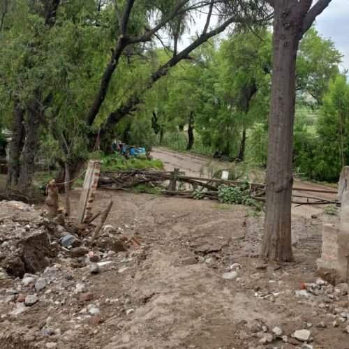 Colapso de buzón por lluvias inunda cultivos y viviendas en Sabandía