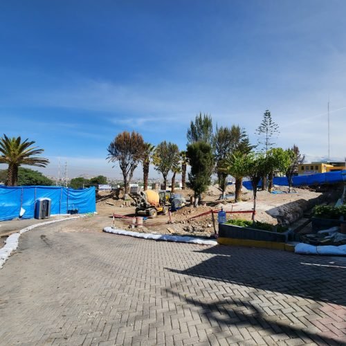 Obra abandonada en plaza de Socabaya genera protesta tras accidente laboral