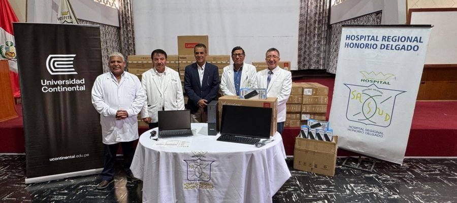 Universidad Continental dona 24 computadoras al hospital Honorio Delgado para agilizar atención