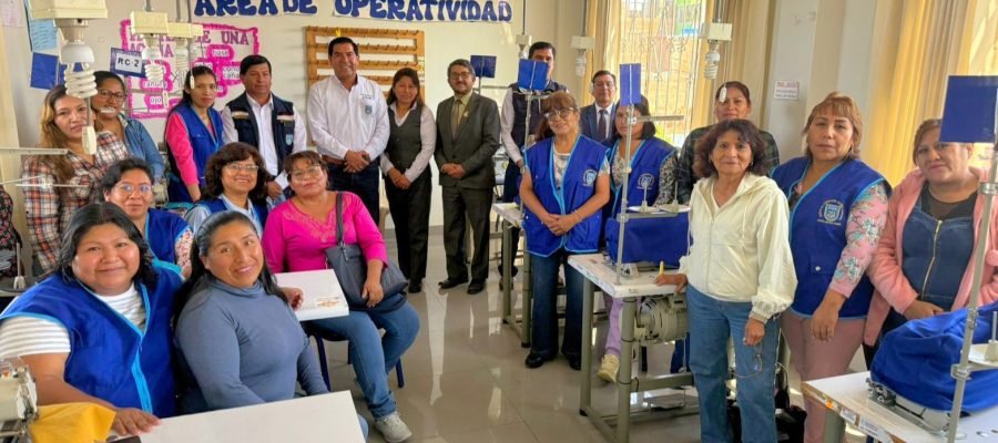 Bustamante impulsa emprendimiento femenino con curso de confección textil 2026