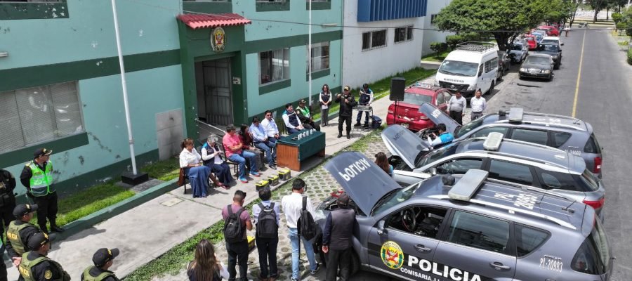 Municipalidad refuerza seguridad con donación de baterías para la Policía