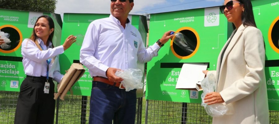 Bustamante instala nuevas estaciones de reciclaje y refuerza el cuidado del medio ambiente