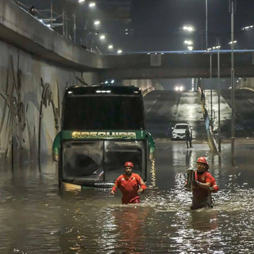 Variante de Uchumayo se inunda por tercera vez y supera el metro ochenta de altura