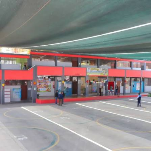 Municipalidad de José Luis Bustamante y Rivero solicita aulas prefabricadas al GRA para colegio José Olaya Balandra