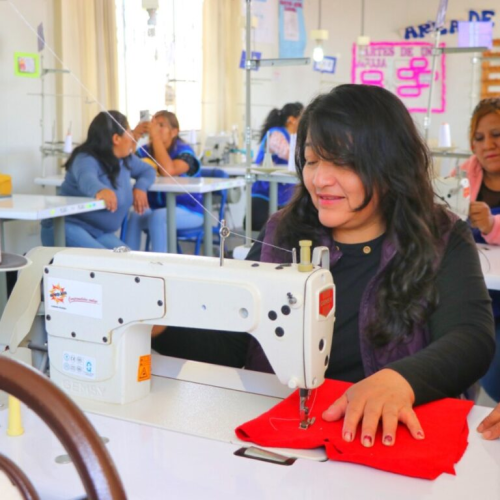 Bustamante impulsa emprendimiento femenino con curso de confección textil 2026